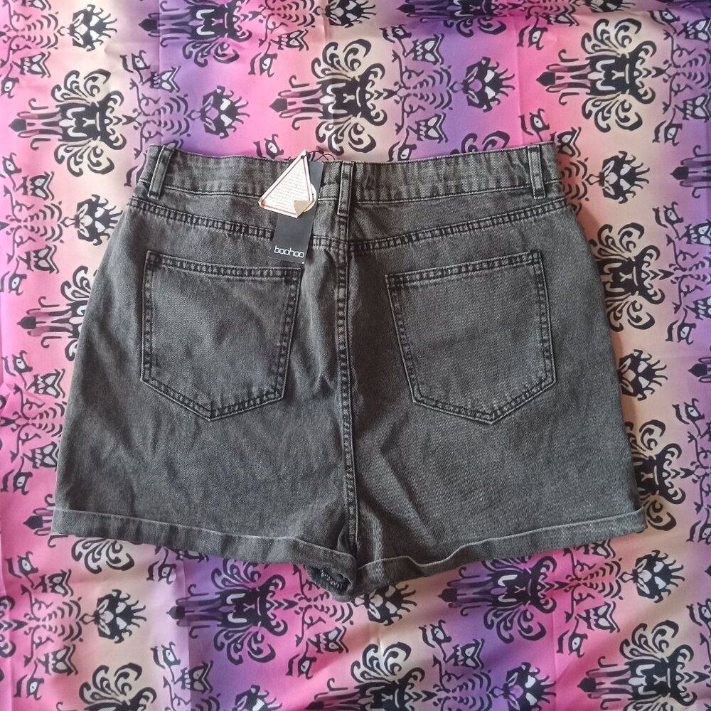 Boohoo High Rise Shorts